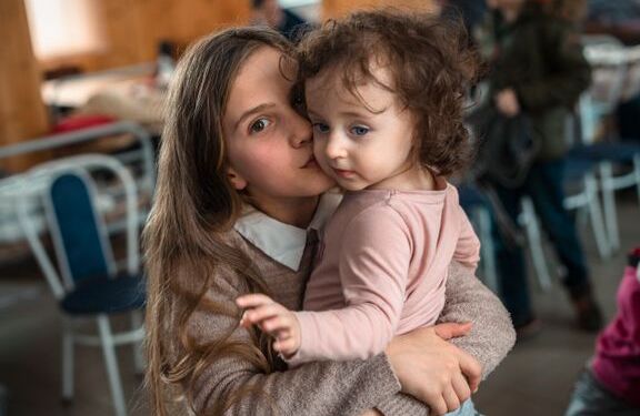 Lige nu er tusindvis af ukrainske familier på flugt fra krigen. Folkekirkens Nødhjælp yder akut hjælp til mennesker på flugt. Foto: Antti Yrjönen.