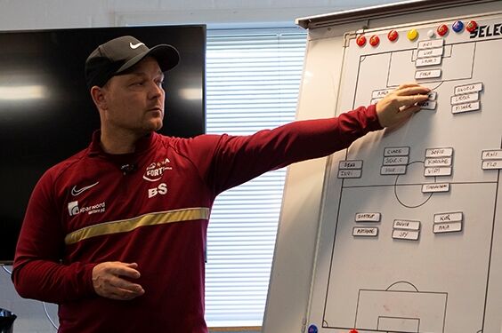 Cheftræner Brian Sørensen hos Fortuna.
