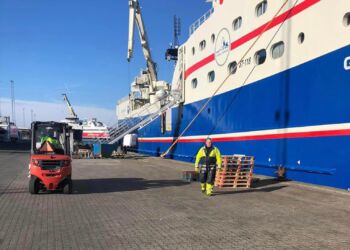 Hirtshals Stevedore arbejder blandt andet med losning ved Sildekajen og er en af de omkring 50 virksomheder i Hirtshals Service Group. Foto: Arkiv.
