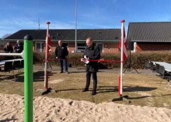 Carsten Andersen klippede snoren i Lørslev. Foto: Privat.