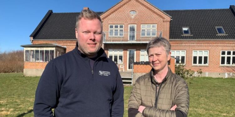 Martin Rosendal Rasmussen og hans svigermor Kirsten Søndergaard ejer vognmandsfirmaet Bent Søndergaard.
Foto: Vibe Rosenkrantz Aagaard / TV2 Nord.