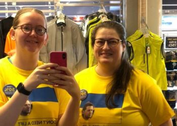 Stine og Else hos NY FORM i Hirtshals donerede også halvdelen af lørdagens omsætning til hjælpearbejdet i Ukraine.