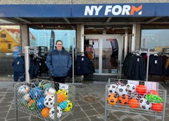 Else foran den lokale NY FORM i Hirtshals. Foto: Niels Skipper.