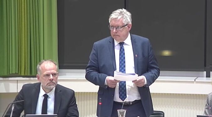 Alvorstunge miner hos borgmester Søren Smalbro (V) og økonomidirektør Leif Johannes Jensen. Foto: Arkiv.