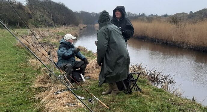 Sportsfiskere ved Uggerby Å. Foto: SFHO.