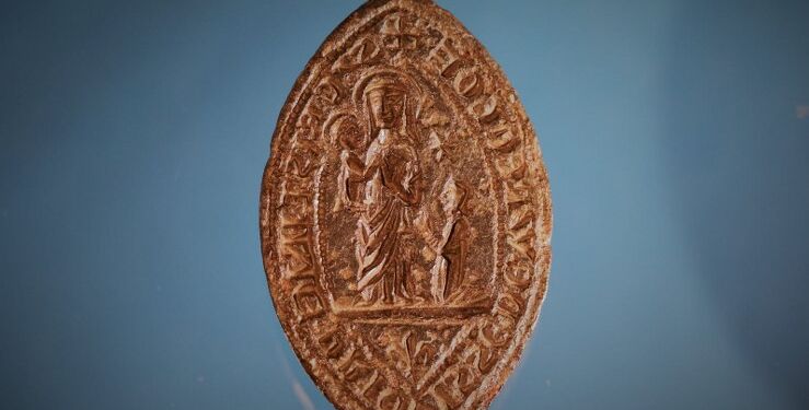 Gejstelig seglstampe der har tilhørt Christine, Priorinde af Vrejlev fra midt 1300 tallet. Foto: VHM.