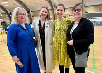 Umiddelbart efter den første store Vesterhavs Basar var der glade smil hos ukrainerne Anastasia og Tania, som her ses mellem de ligeledes glade og meget tilfredse initiativtagere Tanja og Marianne. Foto (arkiv): Niels Skipper.
