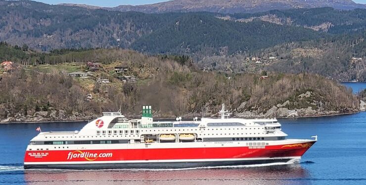 Fjord Lines færge Bergensfjord i skærgården ved Norge. Foto: Fjord Line.