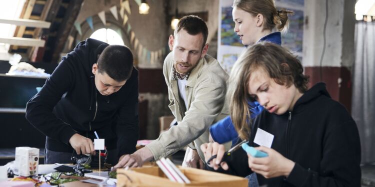 Illustrator Kasper Binzer.
Foto: Mathias Christensen.