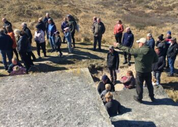 Flemming Hammer ved en af de populære rundvisninger i Tversted. Foto: Arkiv.