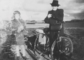 Anna Pedersen fra Bjergby med datteren Rigmor, ca. 1940. Foto: Historisk Arkiv, Vendsyssel Historiske Museum.