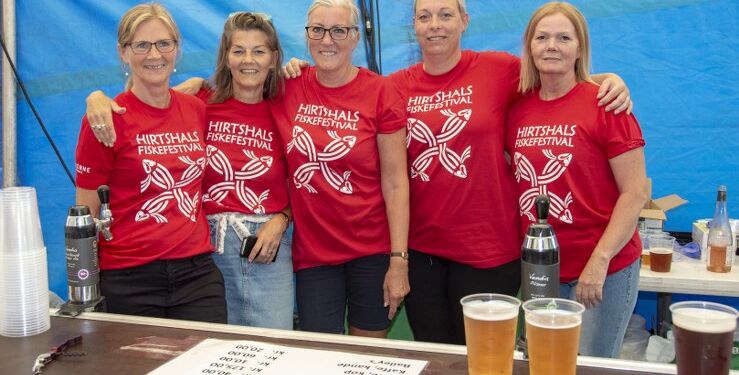 Frivillige ved Hirtshals Fiskefestival. Foto: Arkiv.