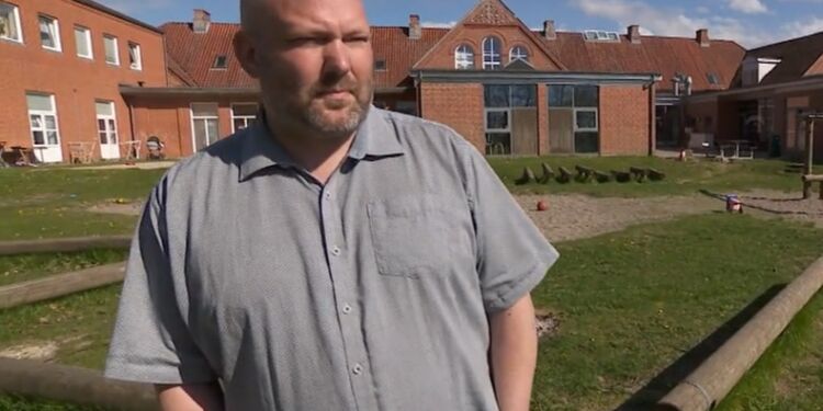 Michael Andersen er bosætnings- og integrationsteamleder i Hjørring Kommune. Foto: TV2 Nord.