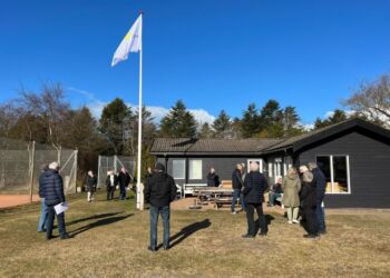 Standerhejsning hos Hirtshals Tennisklub. Foto: Arkiv.