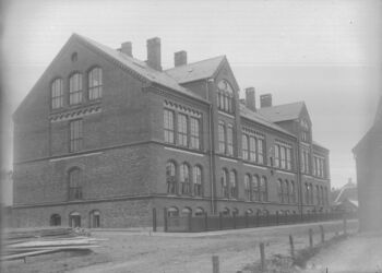 Den nyopførte vestre Skole, ca. 1893. Foto: VHM.