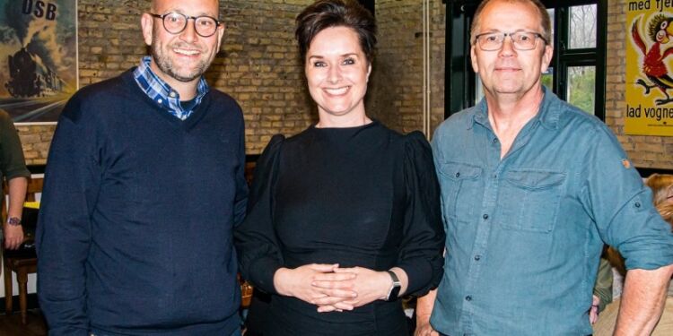 Rasmus Prehn (S), Anne Honoré Østergaard (V) og Peder Hvelplund (Ø), som her ses på Bryghuset i Vrå, får i Hjørring selskab af Jamie Voldby fra DF. Foto: Arkiv.