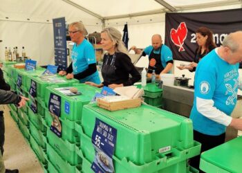 Hirtshals Fiskefestivals frivillige ved en bod under Naturmødet i 2022. Foto: Arkiv.