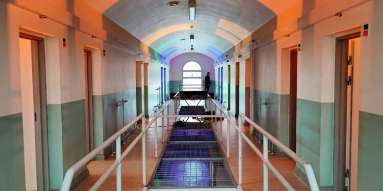 Cellegangen i det gamle arresthus i Jernbanegade. Foto: Arkiv.