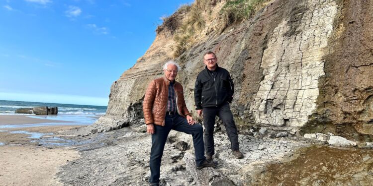 Ovenfor ses overinspektør Michael Vinther, Vendsyssel Historiske Museum og Simon Jacobsen. Foto: Privat.