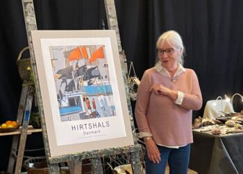 Ninne Nielsen ved afsløringen af Hirtshalsplakaten 2022 i Sømandskirken. Foto (arkiv): John Kongerslev.