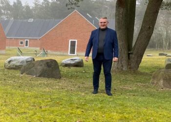 Peter Sundbæk ved den nye Nordsøen Fri Fagskole. Foto: Arkiv.