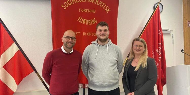 DSU Vendsyssel og Socialdemokratiet har allerede fejret 1. maj i Hjørring Kommune, men klokken 13 foregår det også i Christiansgave. Ovenfor ses fødevareminister Rasmus Prehn,   DSU-formand William Larsen og den lokale gruppeformand Mai-Britt Beith. Foto: Privat.