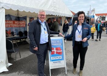 Borgmester Søren Smalbro og Anne Honoré Østergaard tog smilende imod hos Venstre på Naturmødet 2022. Foto (arkiv): Niels Skipper.