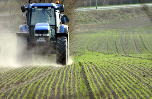 "Det er altid træls at mangle sit GPS-udstyr, særligt i en tid hvor mange har travlt i marken, og der kan være lang ventetid på at få nyt udstyr leveret,” siger Preben Rasmussen, landbrugschef i Topdanmark.