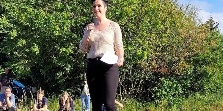 Anne Honoré Østergaard fra Venstre holdt båltalen i Bindslev. Foto: Ulla Sølvsten.