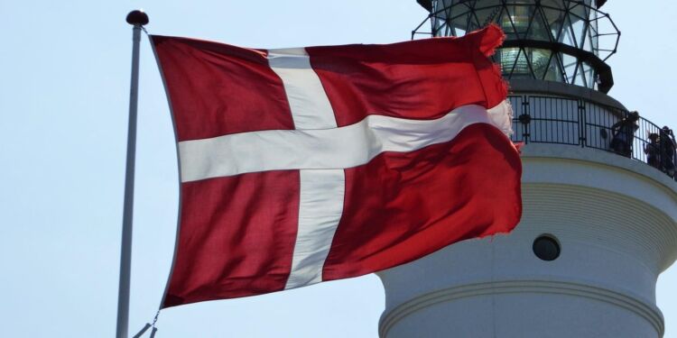 Dannebrog ved Hirtshals Fyr. Foto: Arkiv.