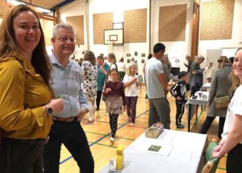 På Sæt-i-gang messen fik friskolens øvrige elever, forældre og andre interesserede fra lokalsamfundet set synlige udtryk for den forløbne skoleårs iværksætter-projekter.