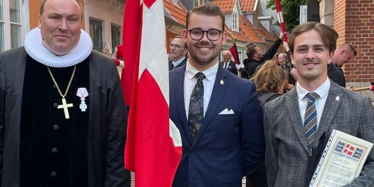 Konservativ Ungdom og biskoppen fra Aalborg fejrede Valdemarsdag. Foto: Privat.