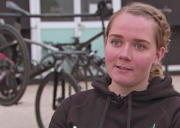Maria Jeppesen er særligt glad for de mange rejser og sammenholdet blandt ryttere og stab.
Foto: Jesper Mortensen, TV2 Nord.