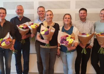 De syv rådgivere efter endt eksamen er fra venstre: Strategi- og virksomhedskonsulent Trine Jensen, svinerådgiver Preben Høj, strategi- og virksomhedskonsulent Morten Elkjær, fagchef Kvæg Betina Amdisen Røjen, miljøchef Camilla Lerbjerg Thomsen, planteavlskonsulent Jens Bay og forsøgskoordinator Sofie Hæstrup Olesen.