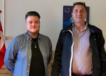 På billedet fra venstre ses
den nyudlærte Dannie H. Pedersen og medejer af SeaMech Tor Pedersen.