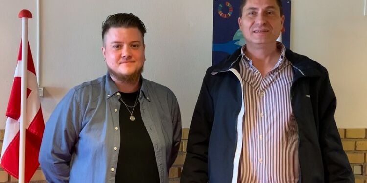 På billedet fra venstre ses
den nyudlærte Dannie H. Pedersen og medejer af SeaMech Tor Pedersen.