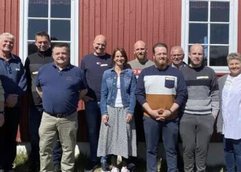 Alle medarbejdere (fra venstre, direktør Lasse Urban) har været involveret i den strategiske proces. Her ses de fra en medarbejderworkshop i maj, sammen med de to konsulenter Susanne Færch og Kristina Skovgaard Pedersen (til højre).