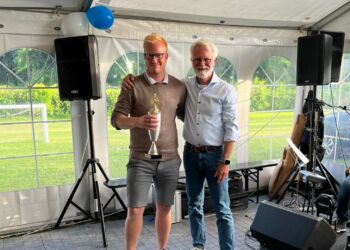 Emil Lyn Andersen og formand Henrik Willadsen. Foto: Lee Jørgensen.