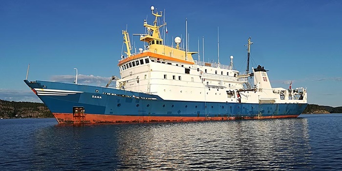 Havforskningsskibet Dana IV ses her på togt, men er ellers hjemmehørende i Hirtshals Havn. Foto (arkiv): Heidi Andreasen.