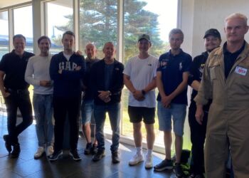 På billedet ses fra venstre
Morten V. Pedersen og Mathias S. Christensen fra MAN Energy Solutions, Nicklas Lambertsen og
Thomas Diget fra EnTech Marine, Henrik Blokhus, Mathias R. Poulsen, Oliver R. Jacobsen, Jonas T.
Titussen og Danny Schjønning fra Orskov Yard.