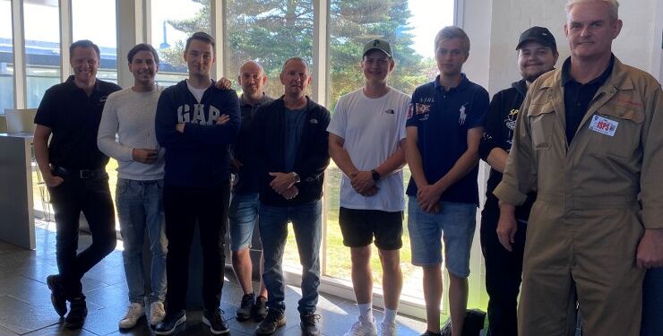 På billedet ses fra venstre
Morten V. Pedersen og Mathias S. Christensen fra MAN Energy Solutions, Nicklas Lambertsen og
Thomas Diget fra EnTech Marine, Henrik Blokhus, Mathias R. Poulsen, Oliver R. Jacobsen, Jonas T.
Titussen og Danny Schjønning fra Orskov Yard.