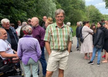 Byrådsmedlem Erik Høgh-Sørensen til møde i Vrå. Foto (arkiv): Privat.