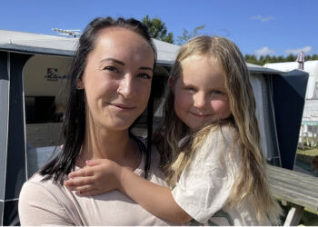 Anne Høngaard bor med sin datter i Astrup lidt udenfor Hjørring - nu skal hun læse til sygeplejerske.