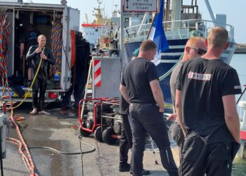 Tirsdag aften kiggede mange forbi ved Fio. Foto: Niels Skipper.