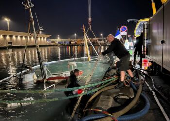 Dykkeren lykkedes sent onsdag aften med at få stropperne under Fio, men lige lidt hjalp det på situationen ved Pier II Øst..