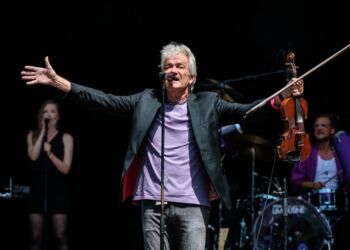 Lars Lilholt på scenen ved Nibe Festival. Foto: Nibe Festival.