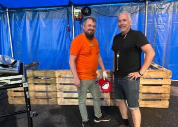 Michael Vajhøj og Niels Viberg ved scenen til lyd i Bølgen. Foto: Niels Skipper.
