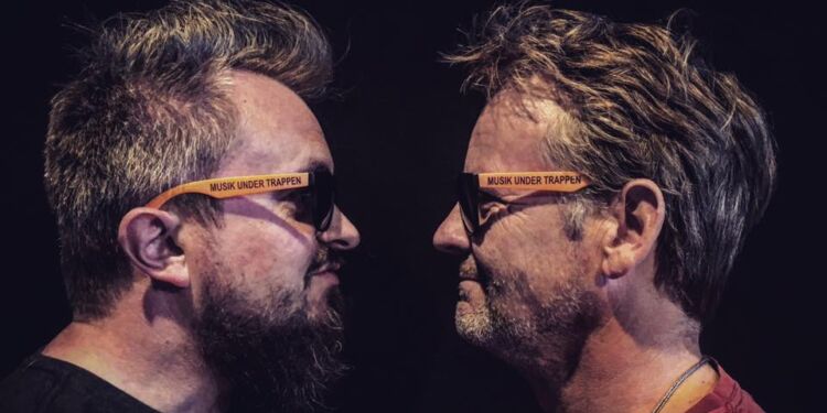 Michael Vajhøj og Jens Kohno Andersen er i lighed med resten af de frivillige ikke til at komme udenom ved Musik Under Trappen.