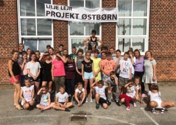 Her ses de skønne børn netop ankommet til Lille Lejr på Vrå Skole i 2019.