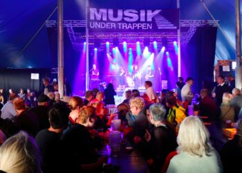 Party Ekspressen gav den gas i teltet til Musik Under Trappen 2022. Foto: Ole Sahl Lyager.